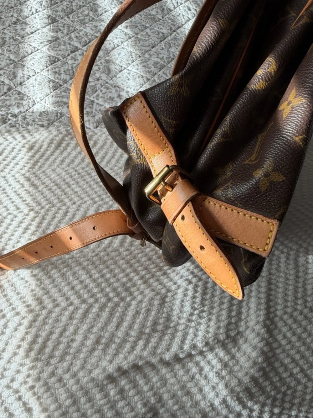 Louis Vuitton Monogram Samur 35 GM Canvas Messenger Bag - Picture 4 of 7